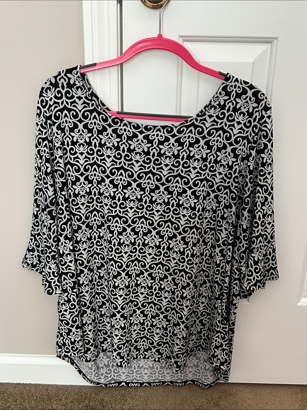 Black & White Patterned V-Neck Women's Tunic Top